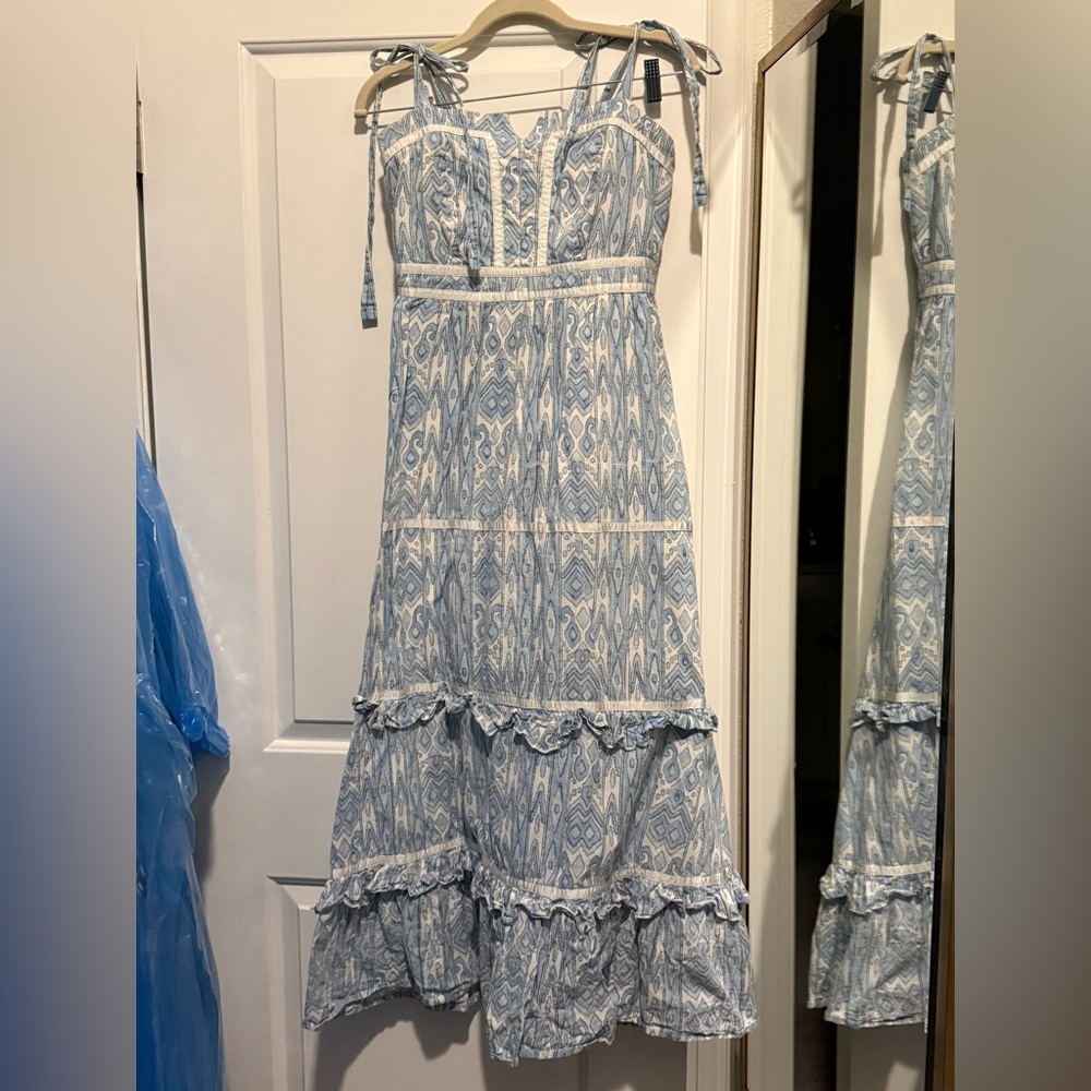 Chakeris Charleston blue white tiered dress tie sleeve
